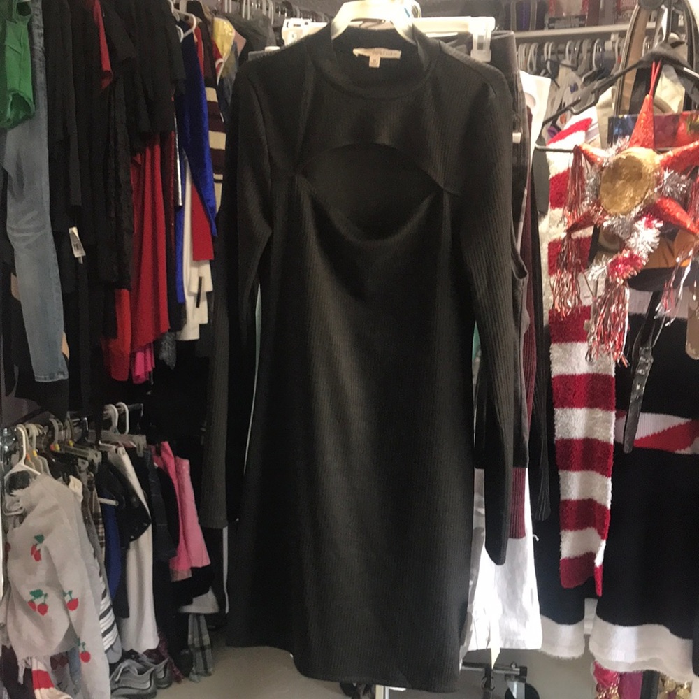 Juniors key hole dress. Black size Medium